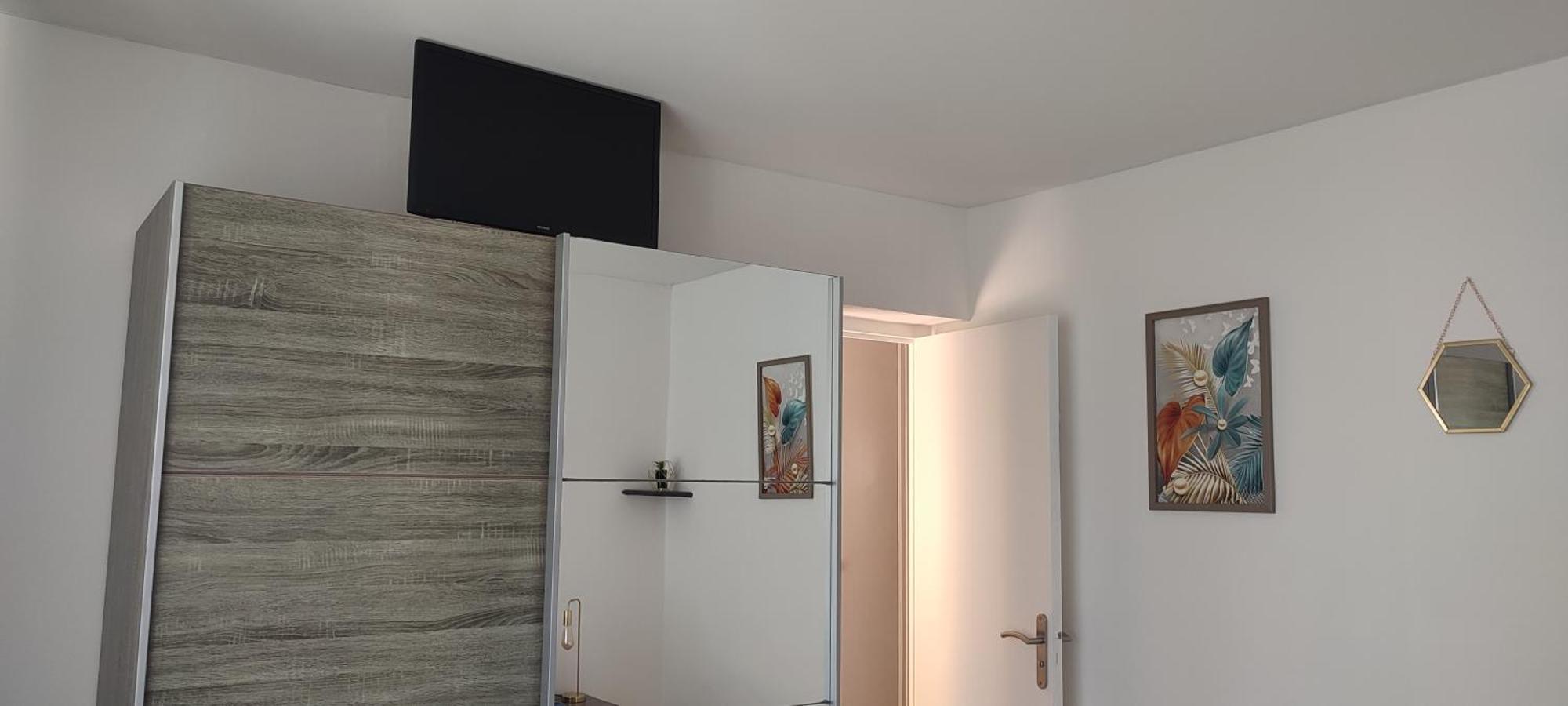 Maison T2 Avec Petit Jardin Dans Impasse Calme *