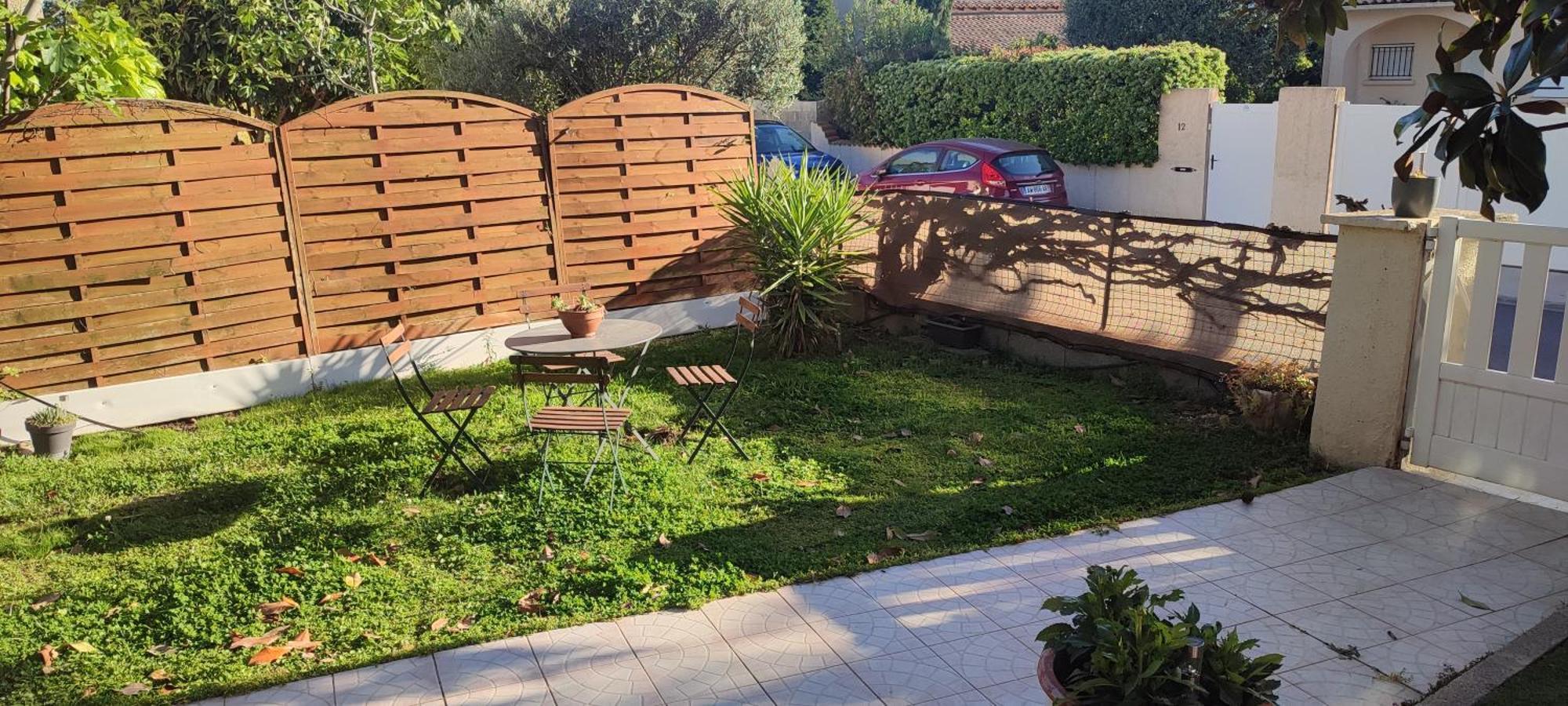 Maison T2 Avec Petit Jardin Dans Impasse Calme Holiday home *