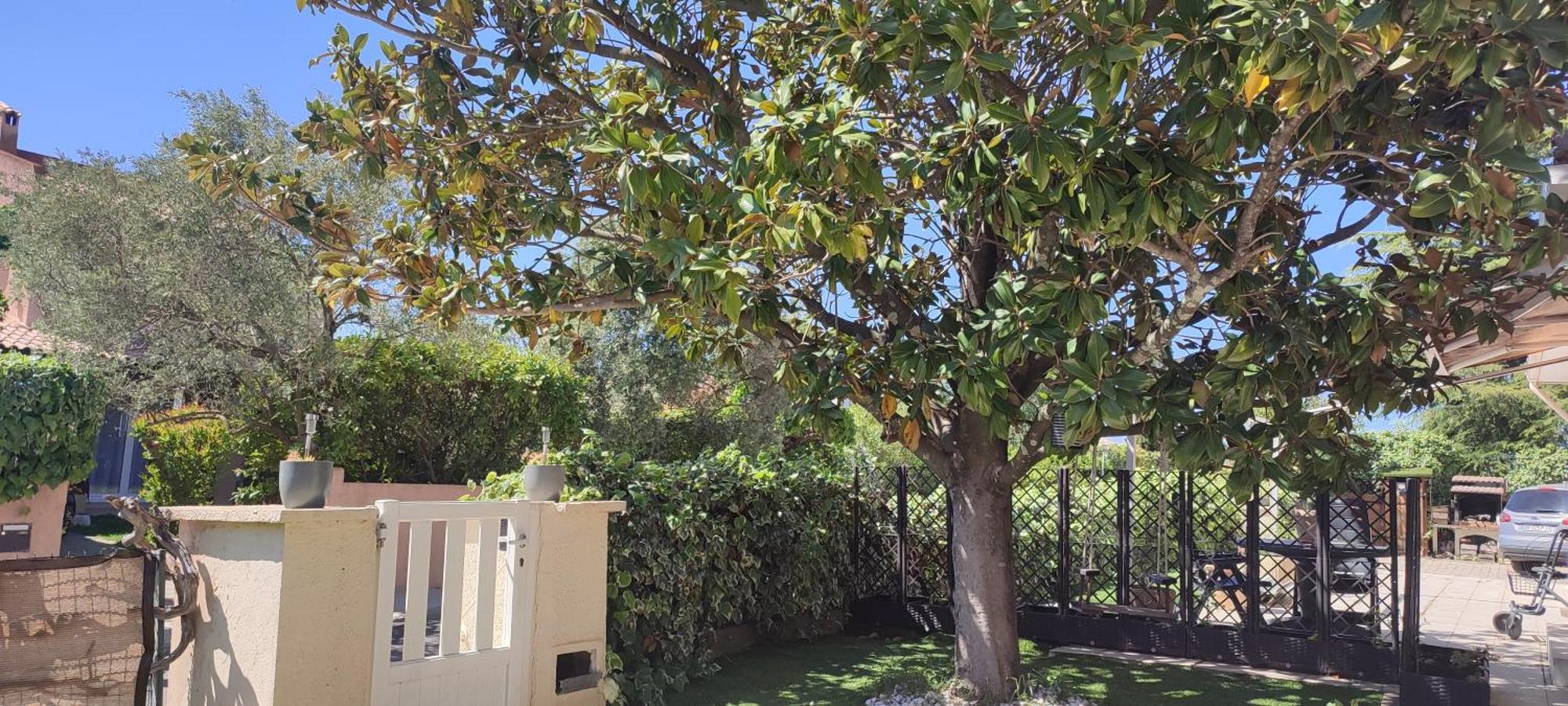 Maison T2 Avec Petit Jardin Dans Impasse Calme Holiday home *