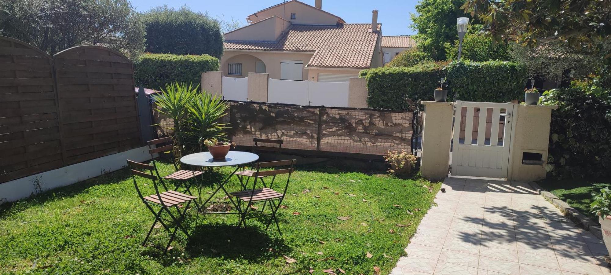 Holiday home Maison T2 Avec Petit Jardin Dans Impasse Calme