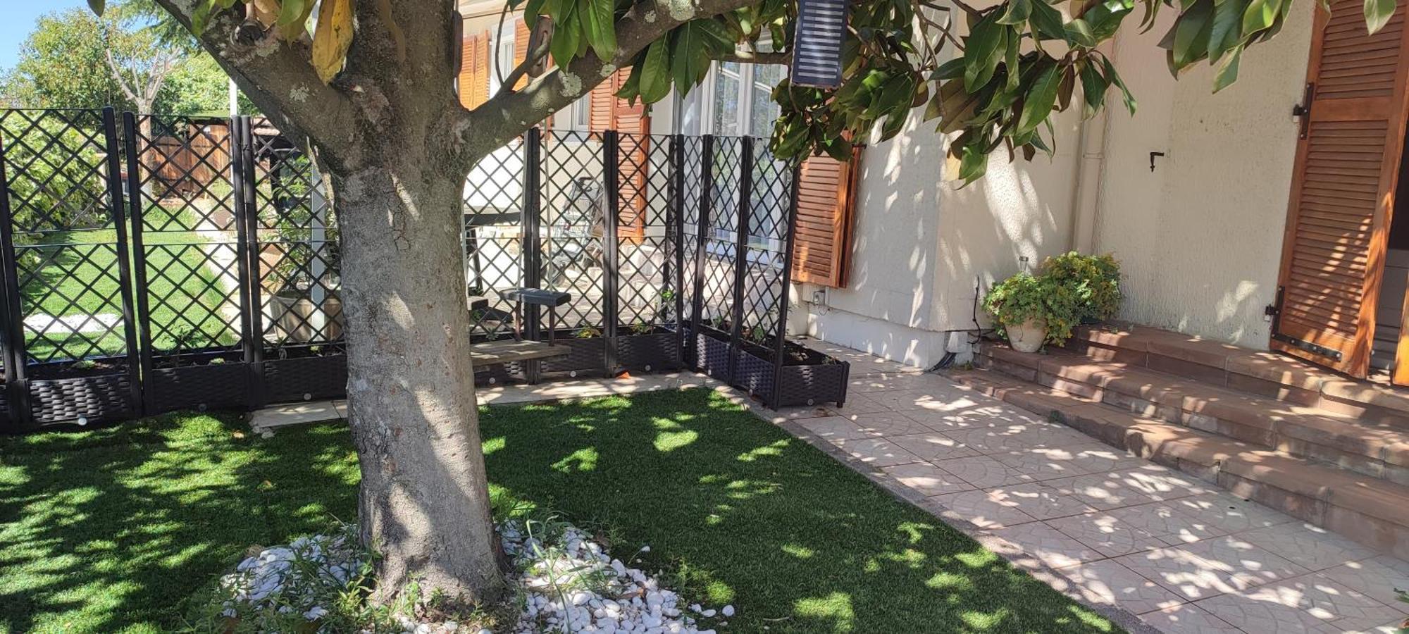 Casa vacanze Maison T2 Avec Petit Jardin Dans Impasse Calme