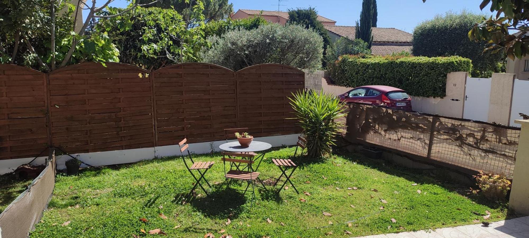 Holiday home Maison T2 Avec Petit Jardin Dans Impasse Calme